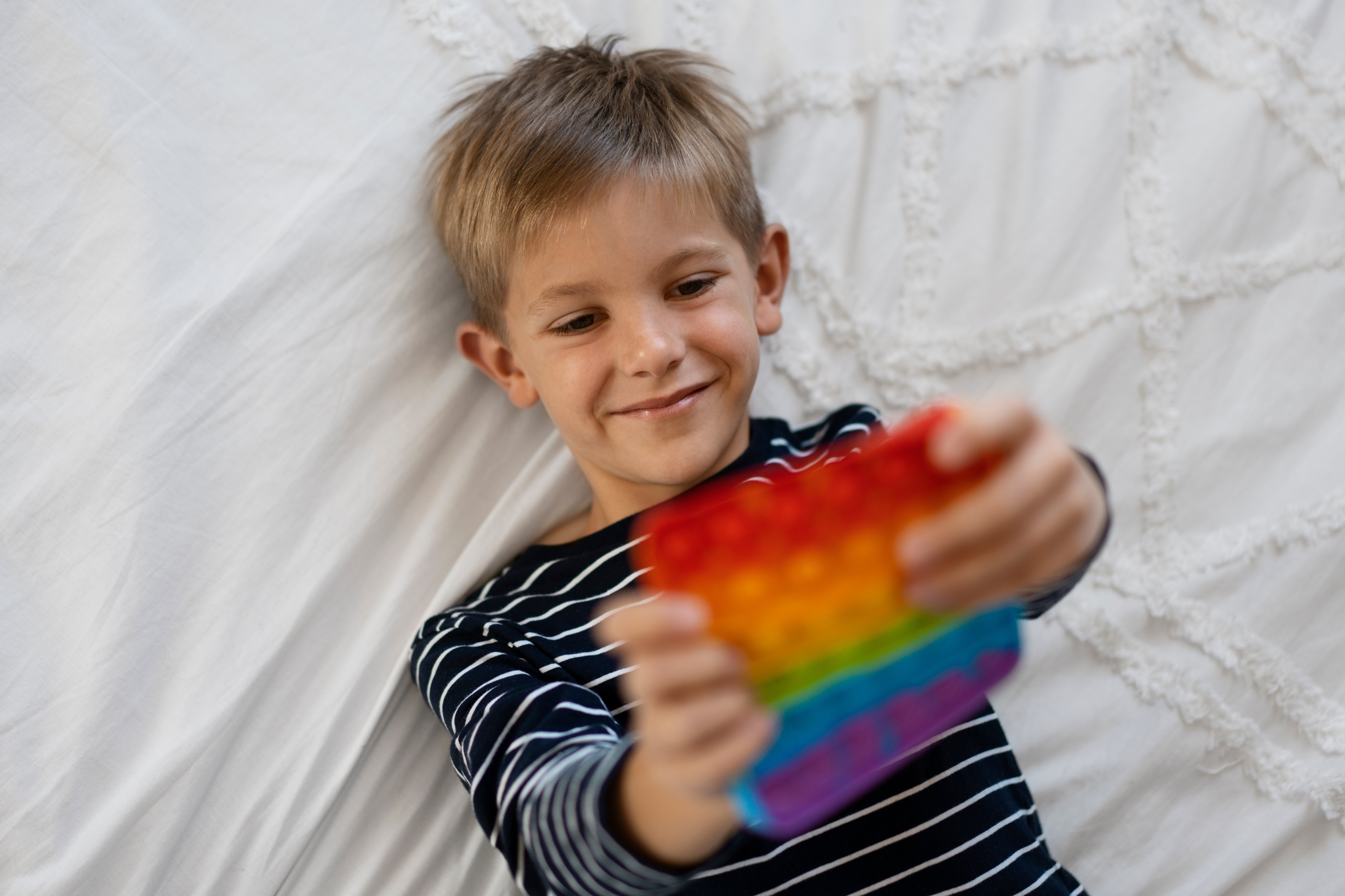 close-up-child-playing-with-pop-it-toy (1)